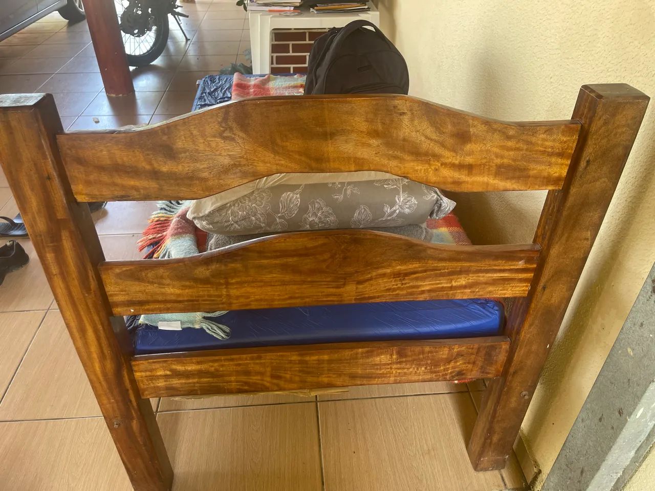 Cama de madeira maciça  - Foto 2
