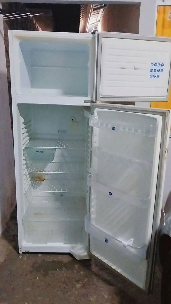 Vendo geladeira usada voltagem 220