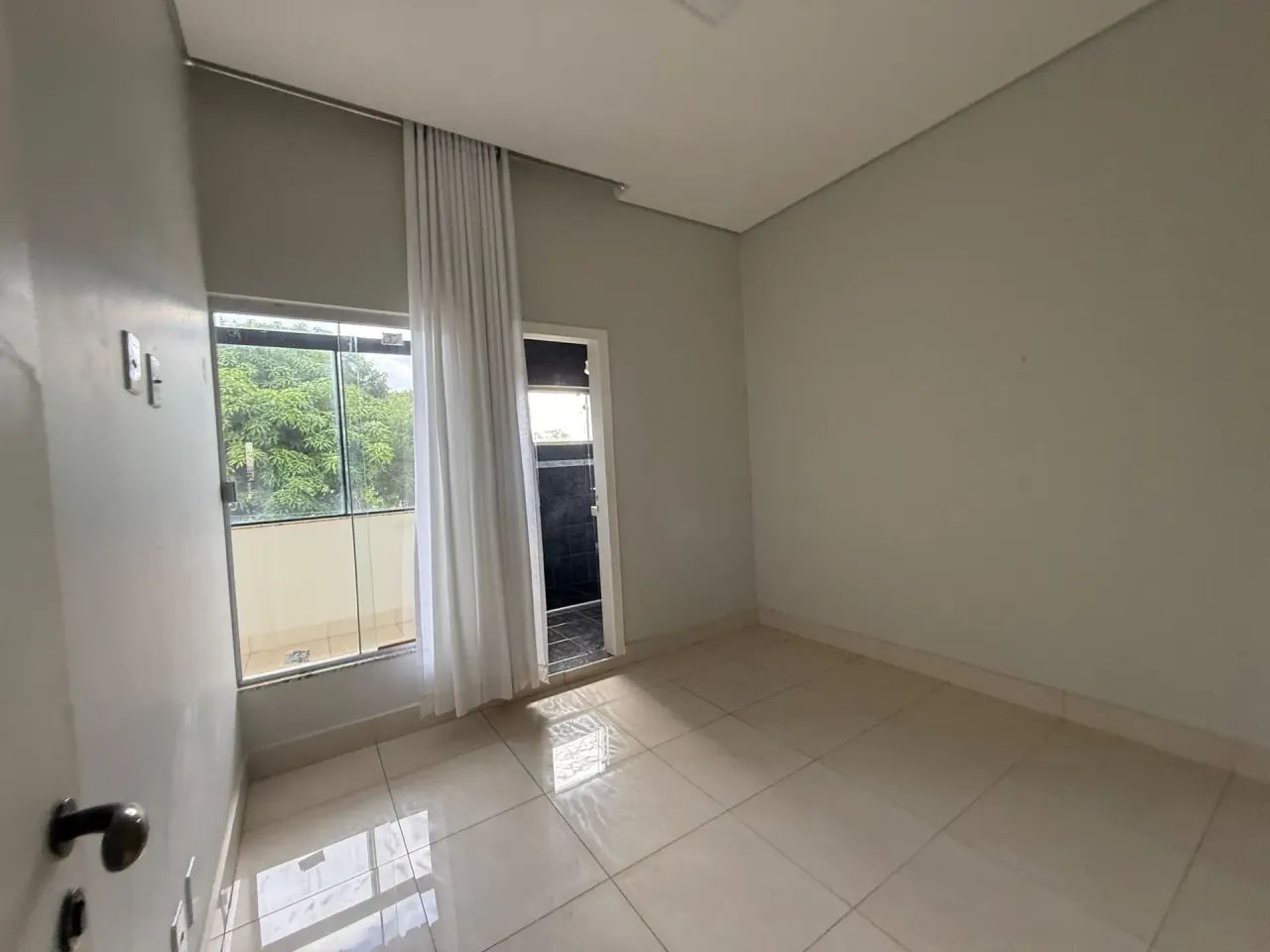 Excelente Oportunidade na Qna 27, 04 Suítes!!
