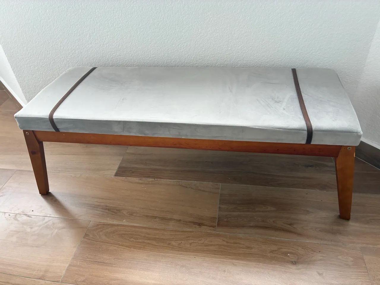 Banco estofado para sala ou quarto