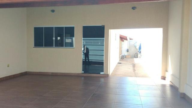 Linda casa em Araxá com 03 quartos - Foto 3