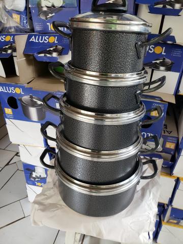 Panelas grossas com alças de alumínio