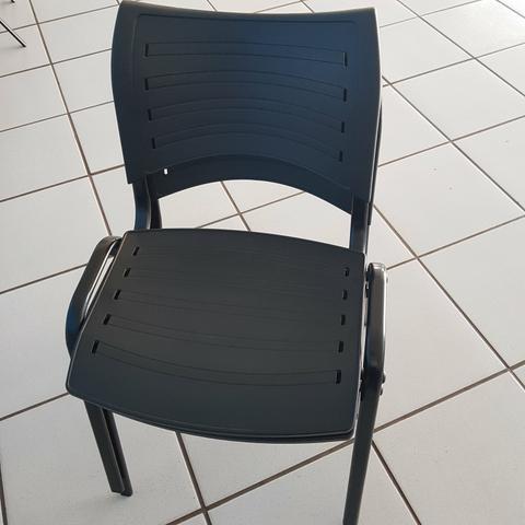 7 Cadeiras Fixas Empilhaveis - Foto 3
