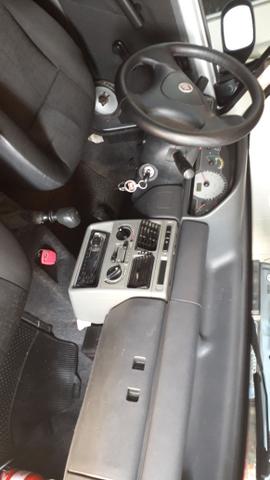 Vendo fiat uno way 12/13 Com ar. 5000 é a pessoa assume 42 parcelas de 600. urgente - Foto 5