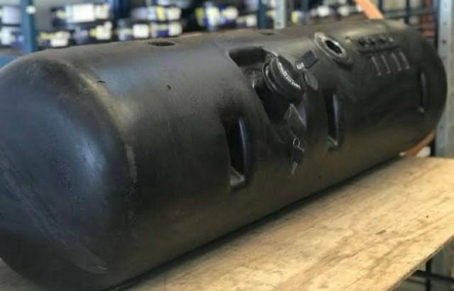 Tanque 210 litros completo com suporte, cintas, bóia e pescador
