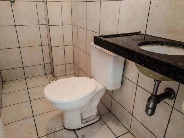 GA0040 Galpão Comercial no Ancuri, 700m² construído, escritório, vaga de garagem - Foto 7