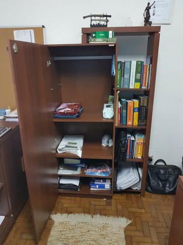 Mesa executiva + bancada + armário c/ prateleria Escritório - Foto 5