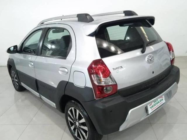 Etios Cross HB 1.5 (Flex) (Aut) 4p 1.5 16V - Foto 3