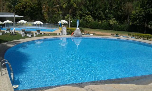 Chácara com triplex, área para festas com 3 piscinas e vagas p/ mais de 40 automóveis!! - Foto 4