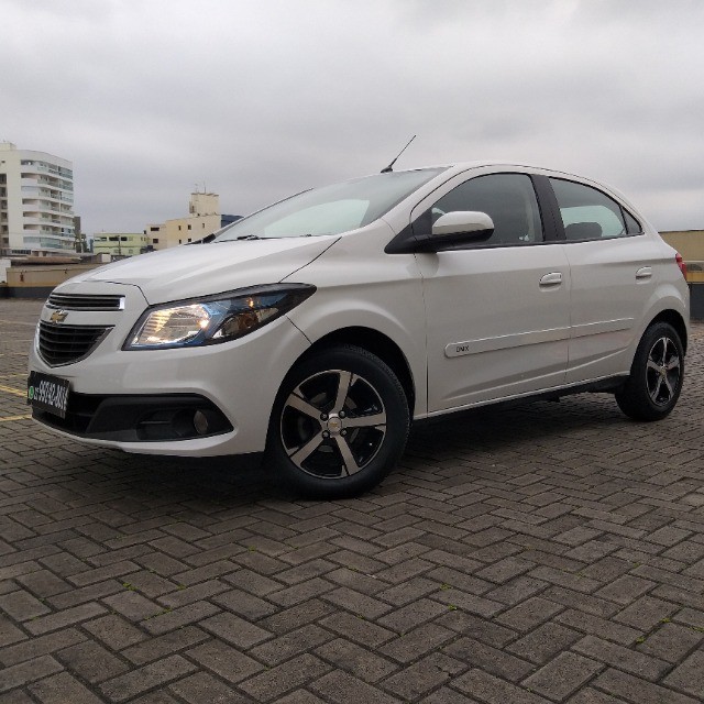 ONIX LT 1.4 COMPLETO 2015