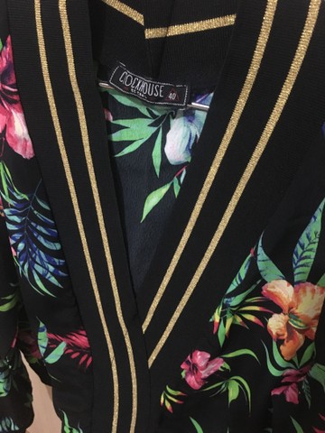 Blusa feminina floral com detalhes em elástico  - Foto 4