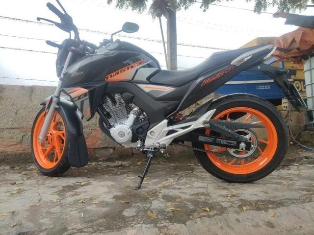 HONDA CB TWISTER