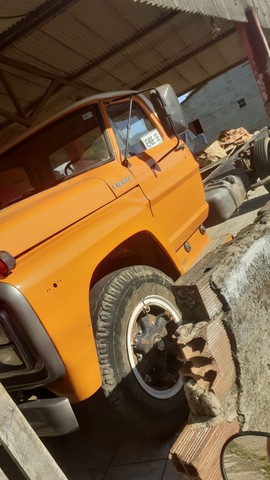 CAMINHÃO F1300