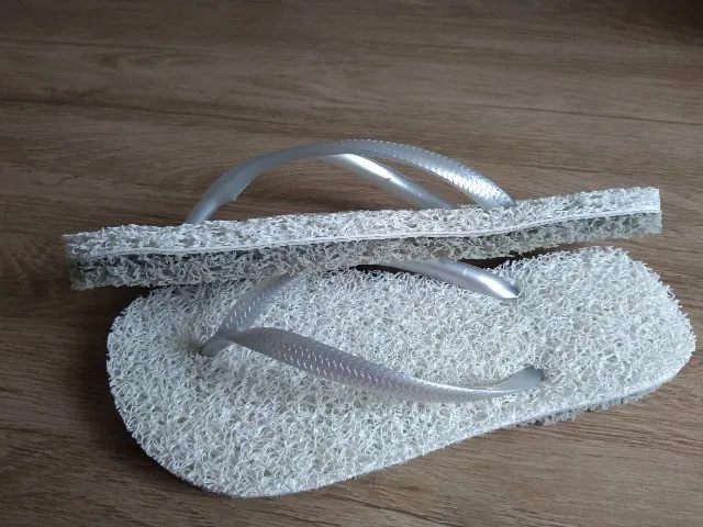 Chinelo de capacho massageador e antiderrapante