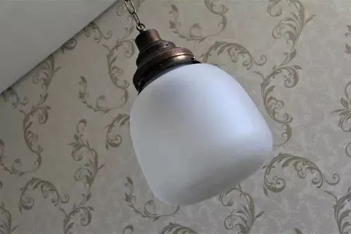 Lustre Opaline Fosca com Metais Bronze Pintura Envelhecida Anos 40