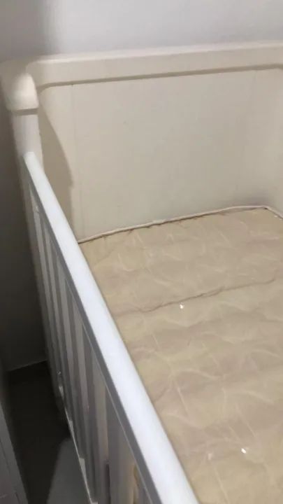 Berço TOY Arredondado | Americano 2 em 1 | Cor Branca | Madeira Maciça | Colchão Incluso - Foto 5