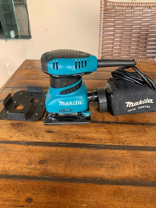 Lixadeira profissional orbital Makita BO4556 azul-turquesa 200W - 220V