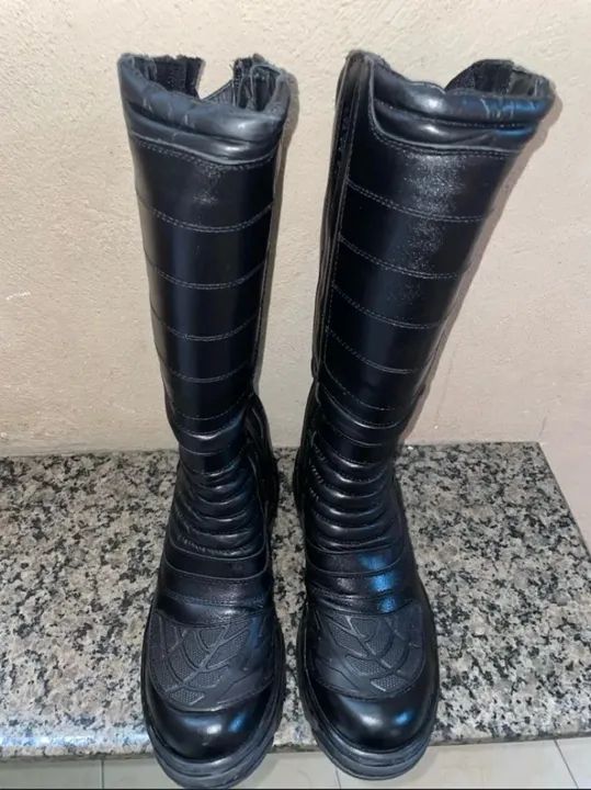 Botinas/Botas de Couro Masculinas Pretas - Foto 2