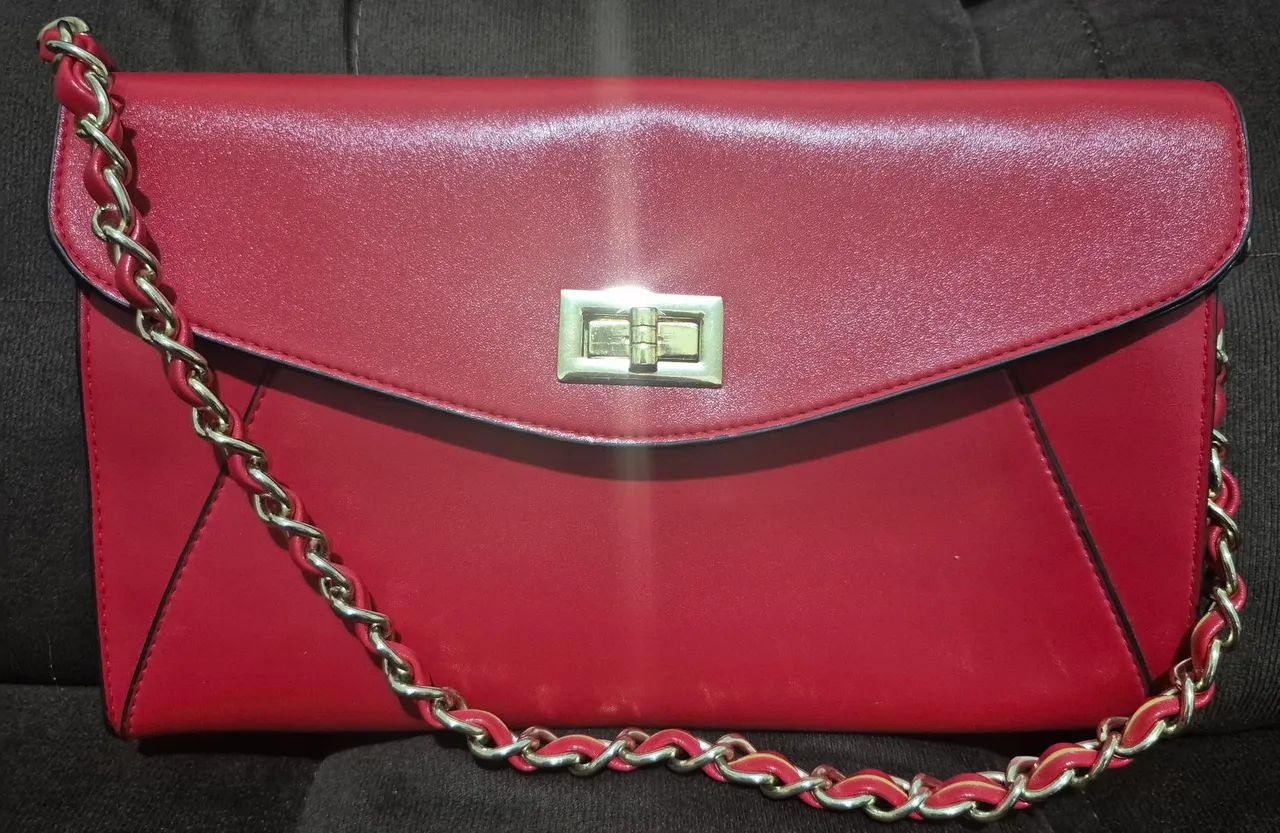 Bolsa vermelha pouco usada.