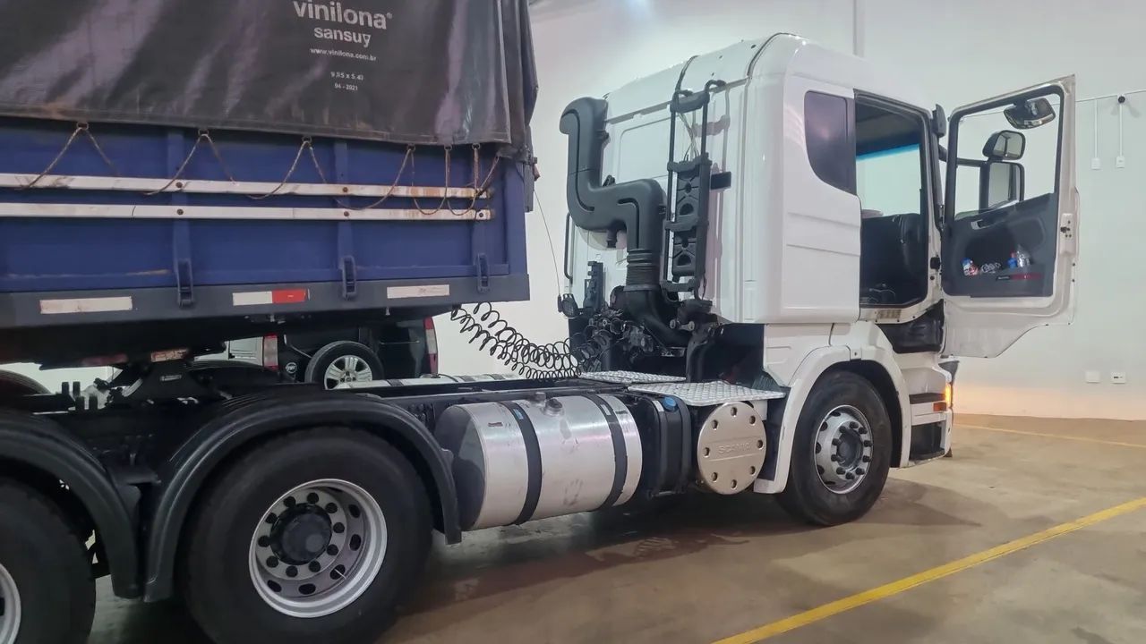 Caminhão Scania 6x4 Branco