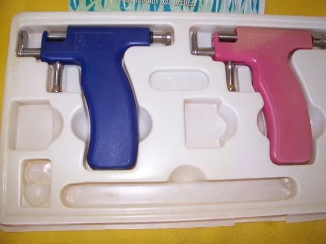 Furador de orelha marca Perfur - Foto 2