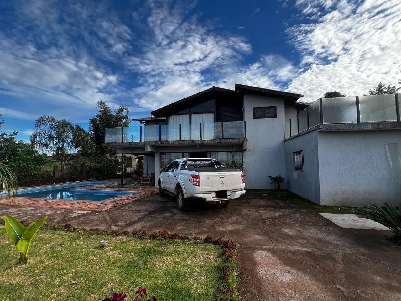 EXCELENTE OPORTUNIDADE! CASA MARAVILHOSA COM CINEMA E BOATE! - Foto 2
