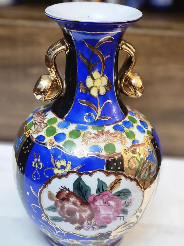 Vaso antigo em porcelana