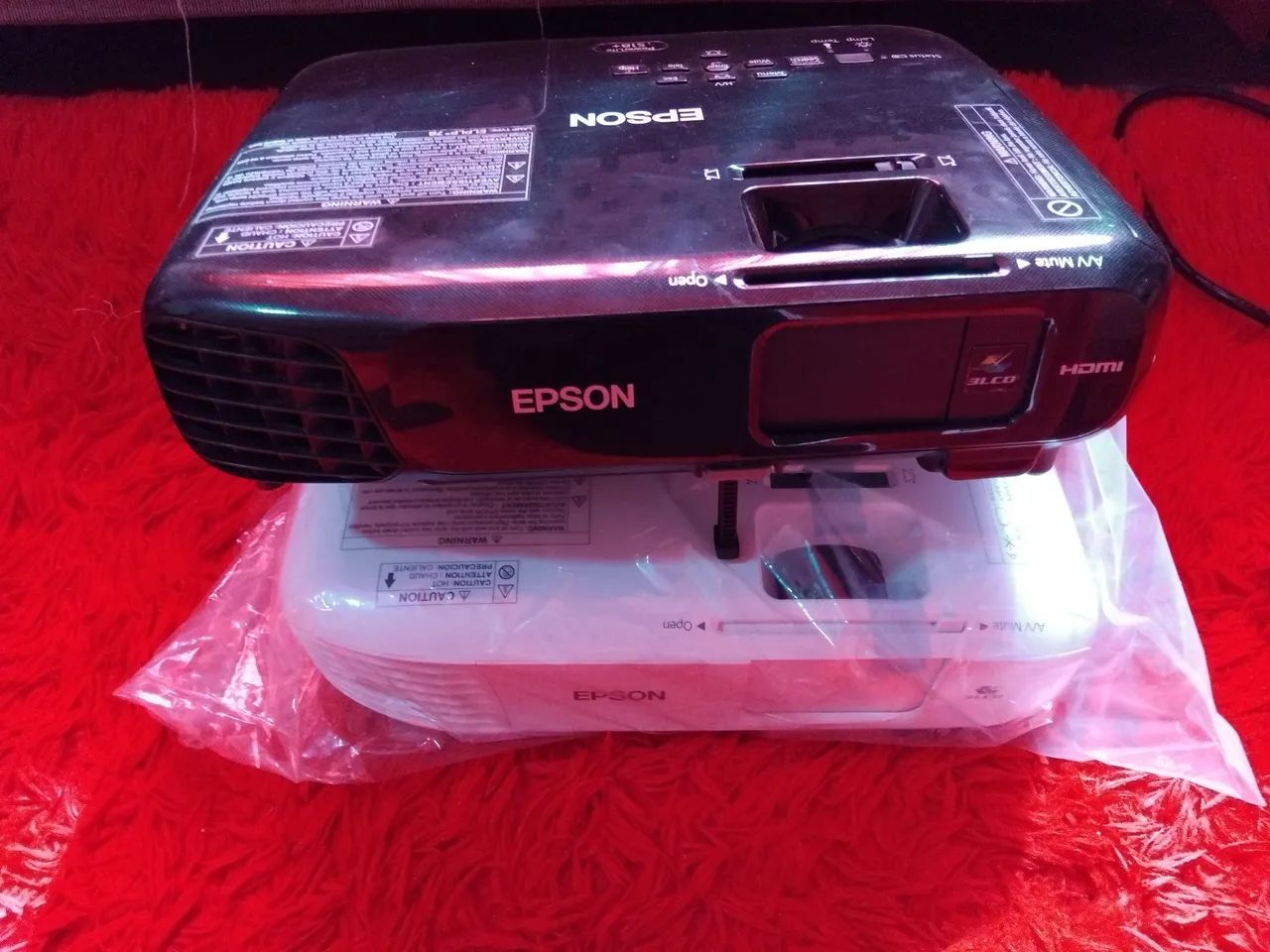 Vendo Dois projetor epson s18+ e um s20 powerlite