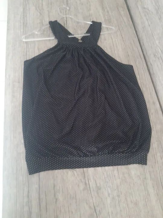 Blusa feminina preta com bolinhas
