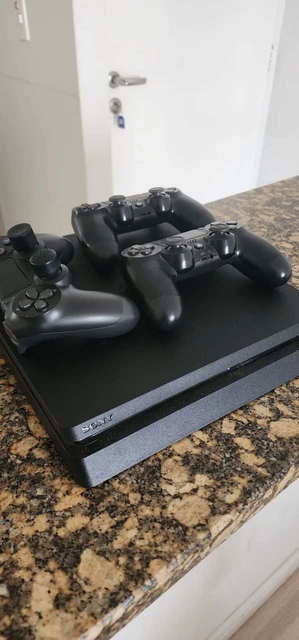 PS4 Slim - 1Tb - 3 controles64318473751553122