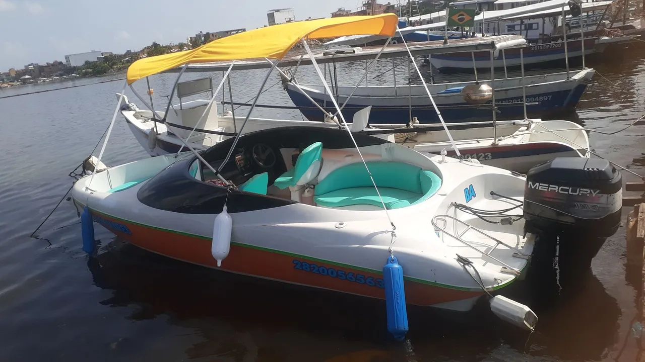 Lancha de Luxo para Diversão em Alto MarMar