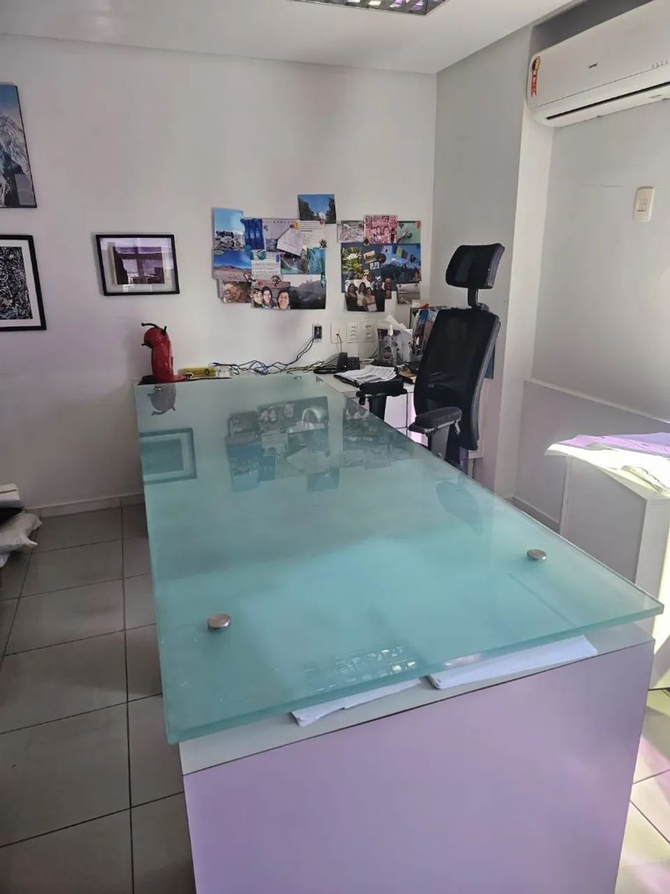 Mesa de vidro com gaveteiro - Foto 5