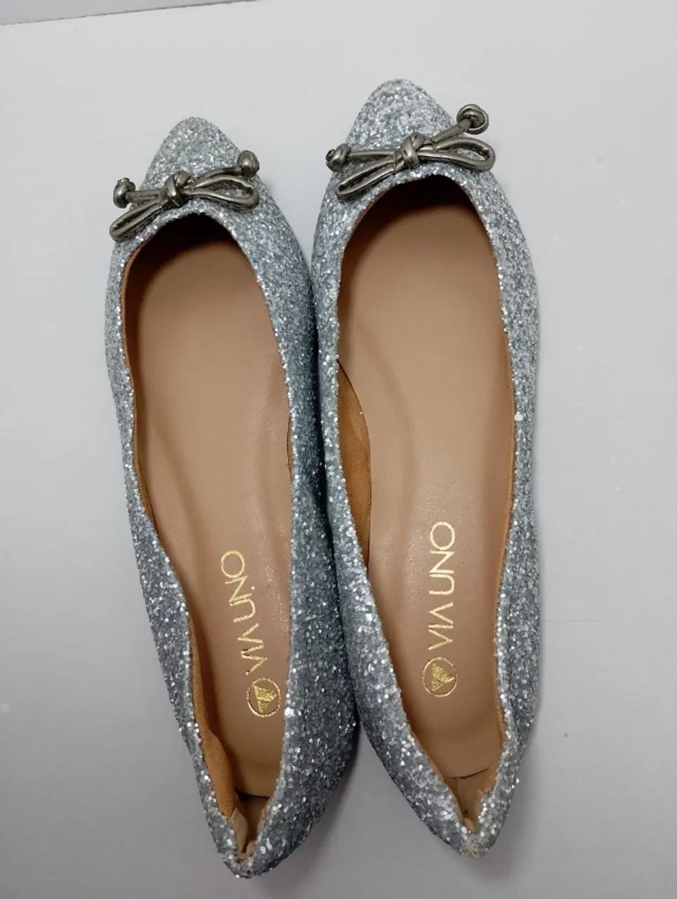 SAPATILHA VIA UNO COM GLITTER PRATEADA-TAMANHO 36.