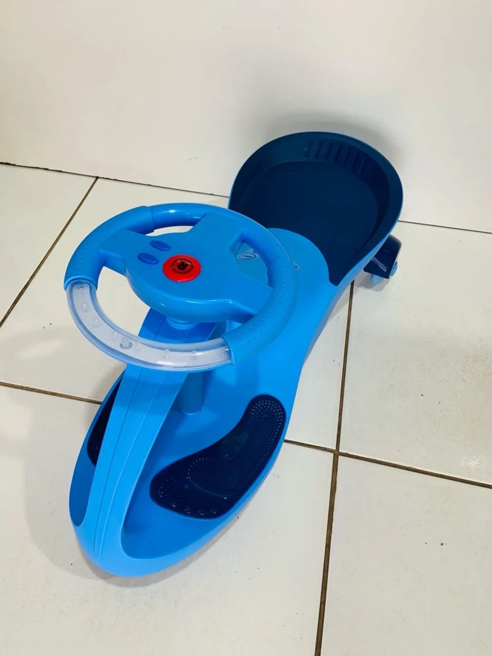 VENDE-SE SKATE VOLANTE MÚSICAL COM LED - Foto 4