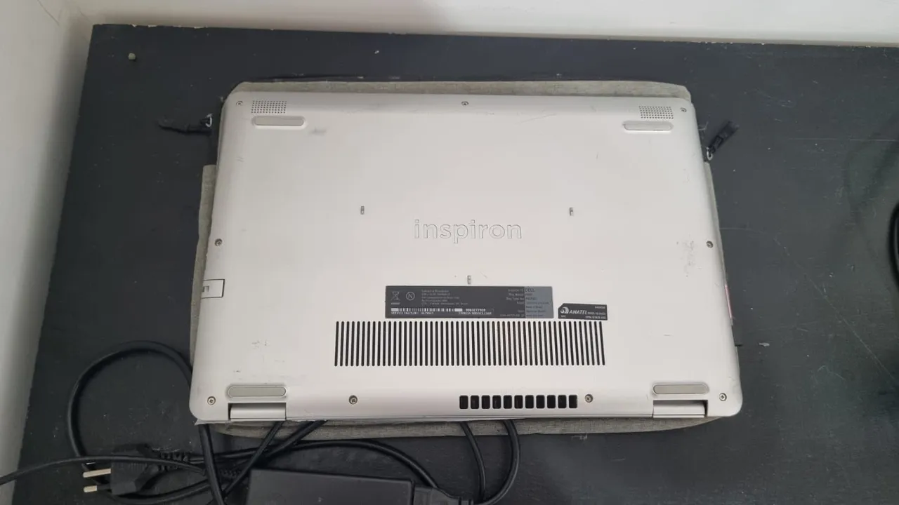 Notebook Dell Inspiron 15 5584 - i5 8ª Geração, 8GB RAM (com defeito) - R$ 800