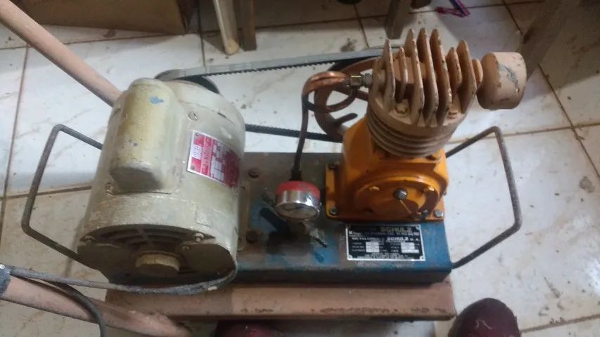 Compressor de Ar direto Sobre Base 1/2HP 2,6 Pés 120 Libras  - Foto 2