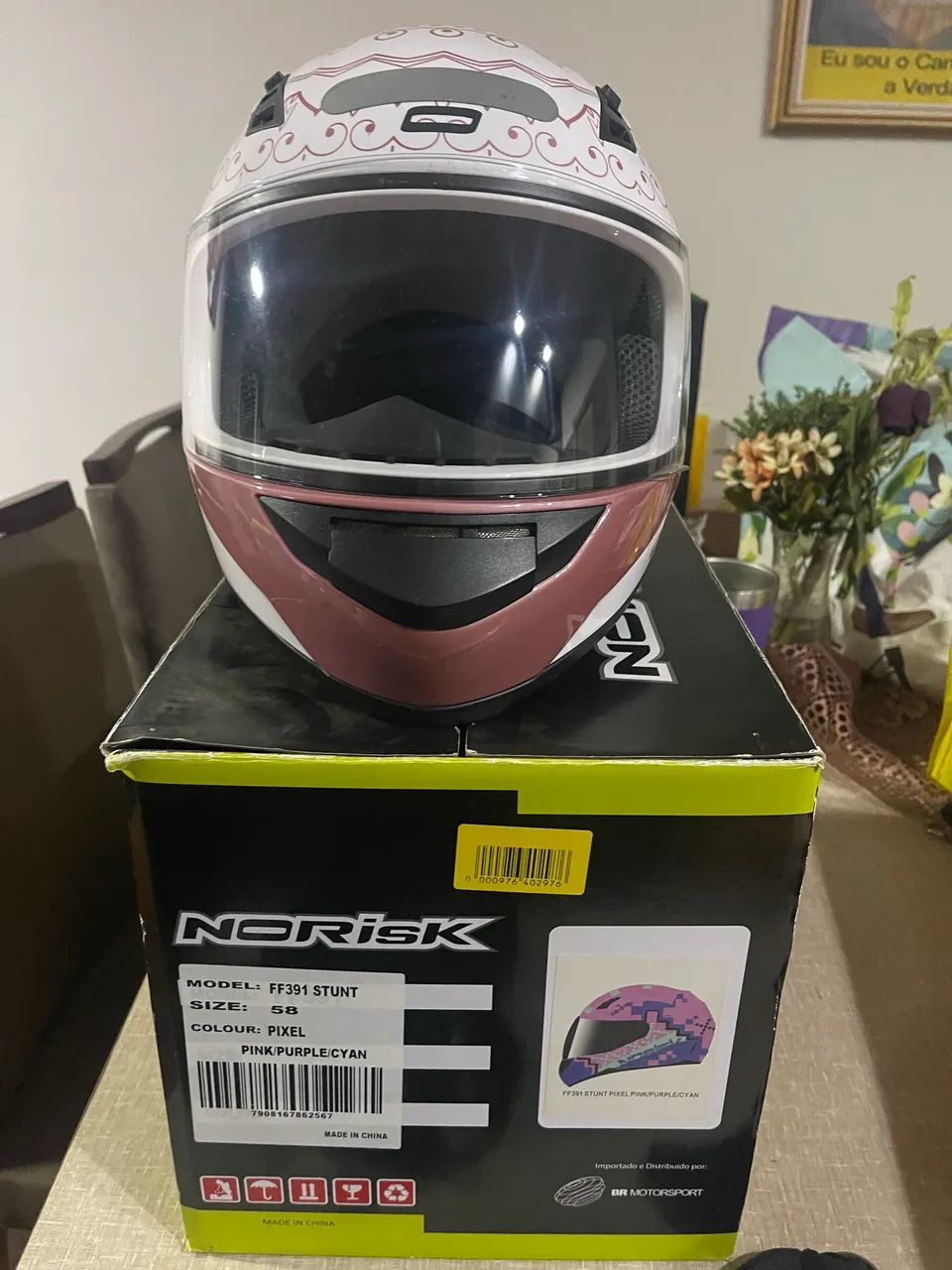 Capacete Feminino número 58.     Lindo 