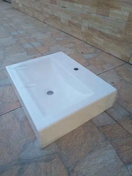 Cuba de Sobrepor na cor branca no mármore sintético no tamanho 36x46