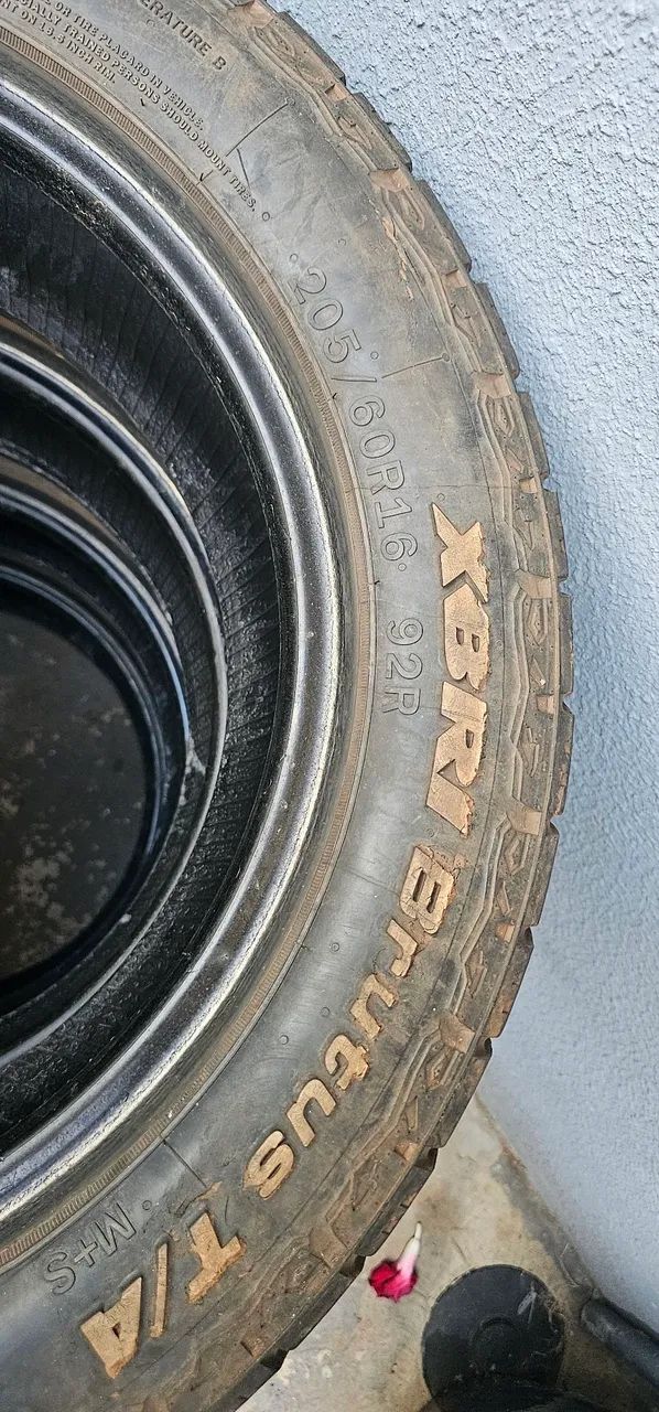 Pneus usados 205/60/16 - Foto 2