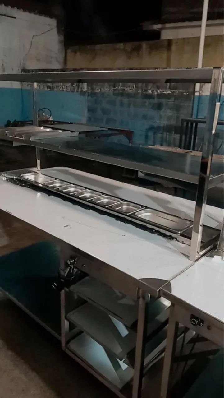 Mesa de preparo em aço inox com aquecedor e prateleiras - Foto 2