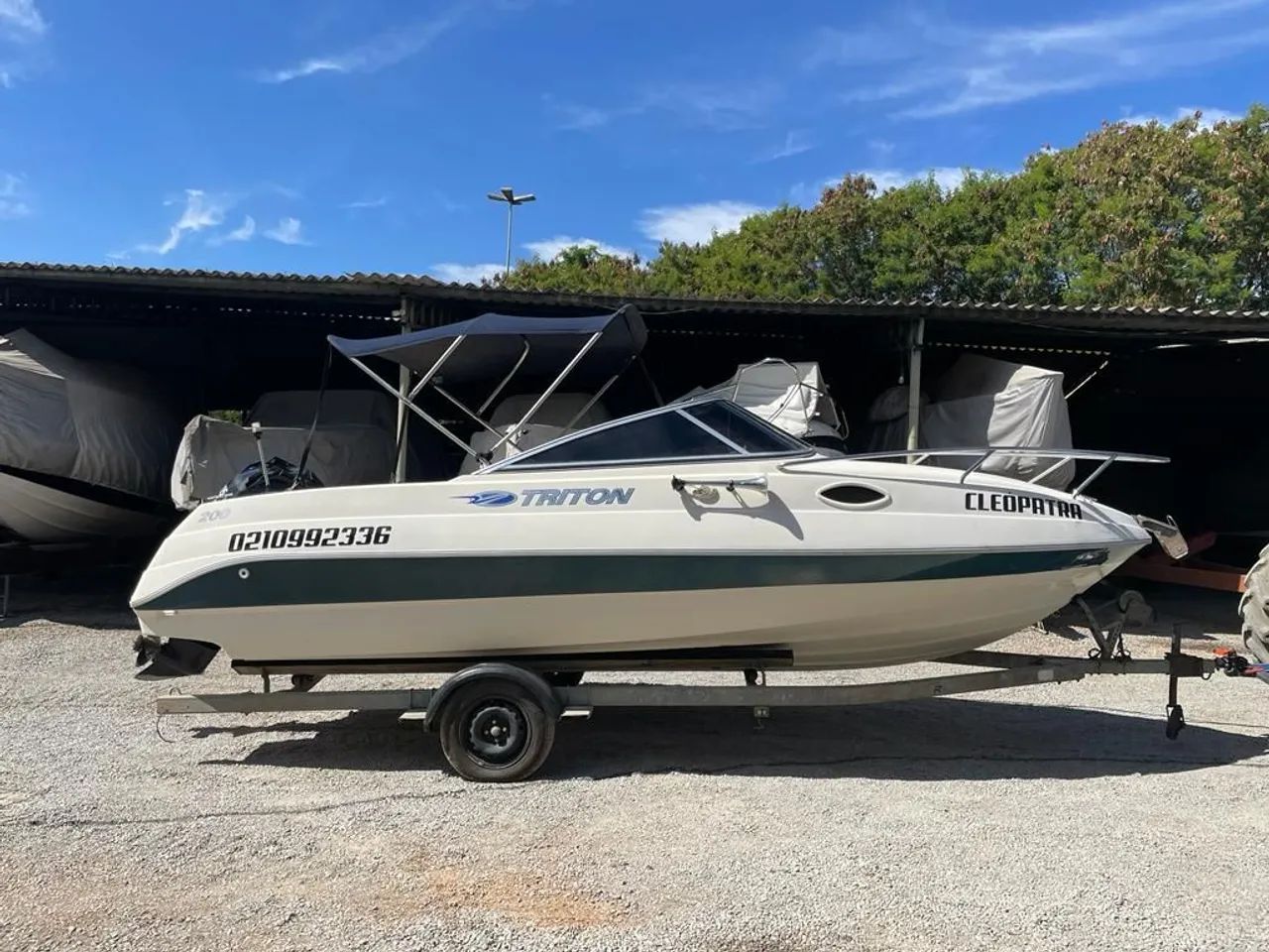 Lancha Triton 200 cabinada motor mercuru 115 Hp 4t conjunto ano 2010 apenas 230 horas  - Foto 2