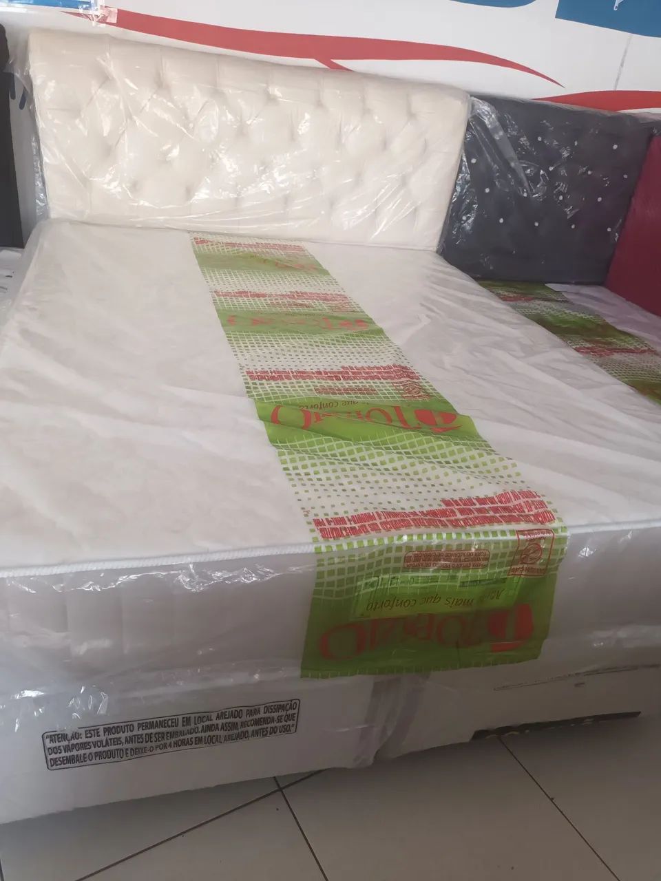 Cama Queen  com cabeceira e colchão D45