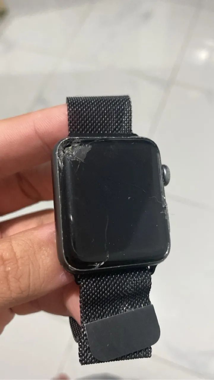 Apple Watch Série 3 42mm (trincado) 