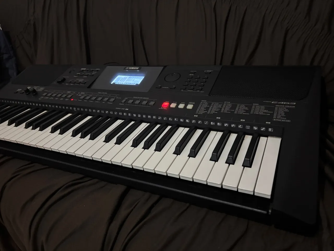Teclado Yamaha PSR-E463 Seminovo