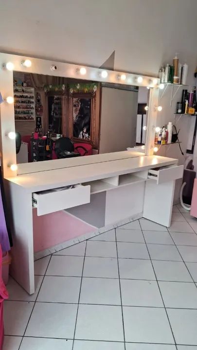 Camarim com lâmpadas led somente o espelho com as lâmpadas