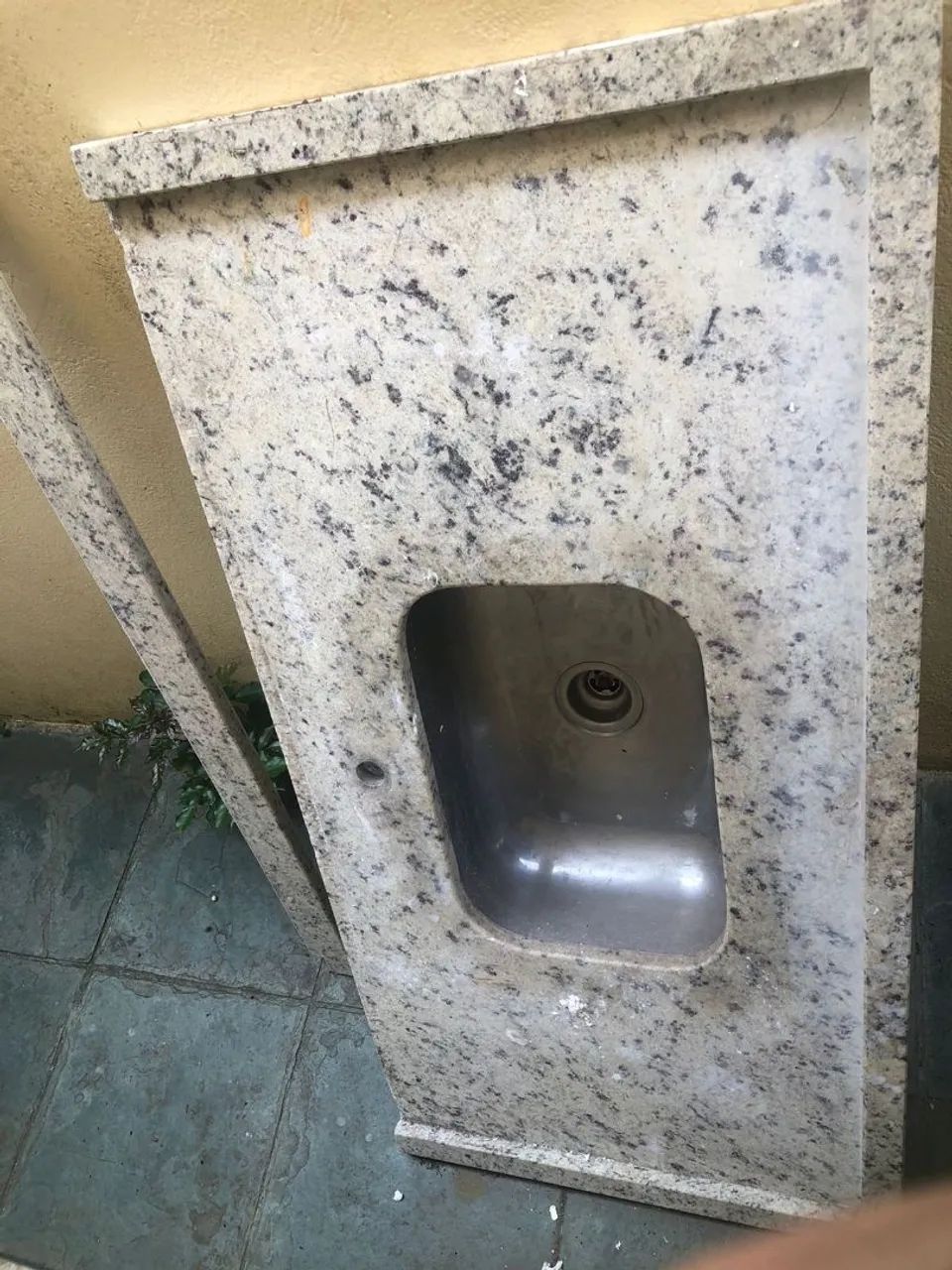 Pia em granito64840784515457120