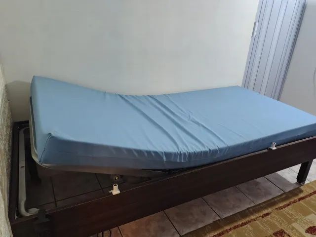 CAMA BIVOLT COM ENCOSTO E PÉS COM ELEVAÇÃO  - Foto 4