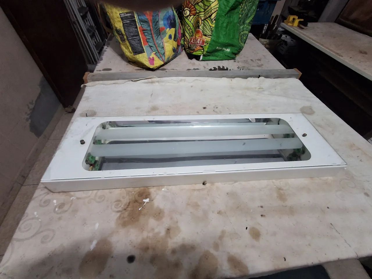 Luminária para led tubular 20w.  Suporta 2 lâmpadas  - Foto 2