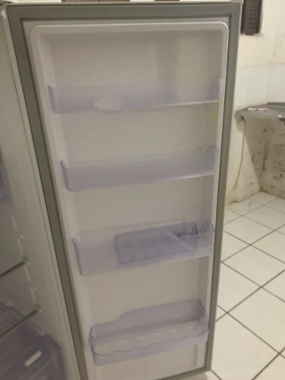 Geladeira Eletrolux FrosFree - Foto 5