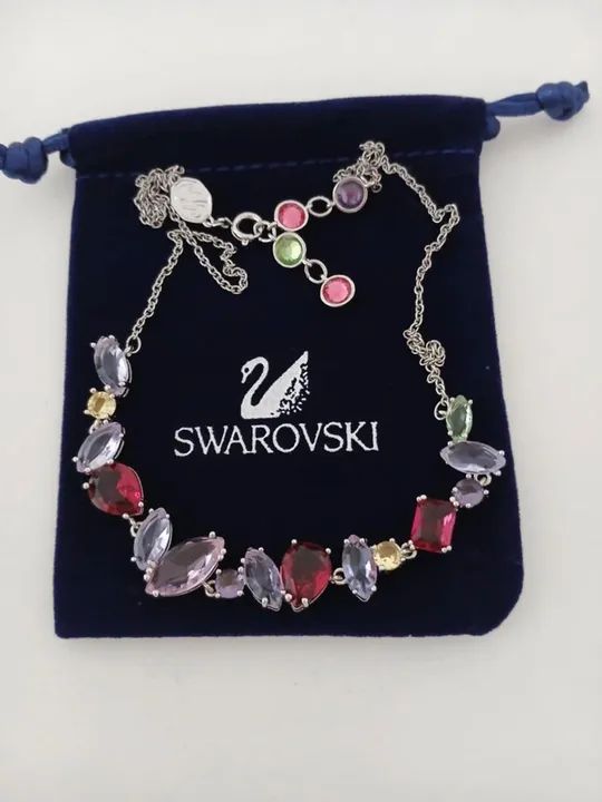 Colar Swarovski com pedras coloridas